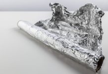 Stavite aluminijsku foliju ispod jastuka prije spavanja, šta se dešava… Stavite aluminijsku foliju ispod jastuka prije spavanja, šta se dešava… - featured image