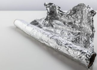 Stavite aluminijsku foliju ispod jastuka prije spavanja, šta se dešava… Stavite aluminijsku foliju ispod jastuka prije spavanja, šta se dešava… - featured image