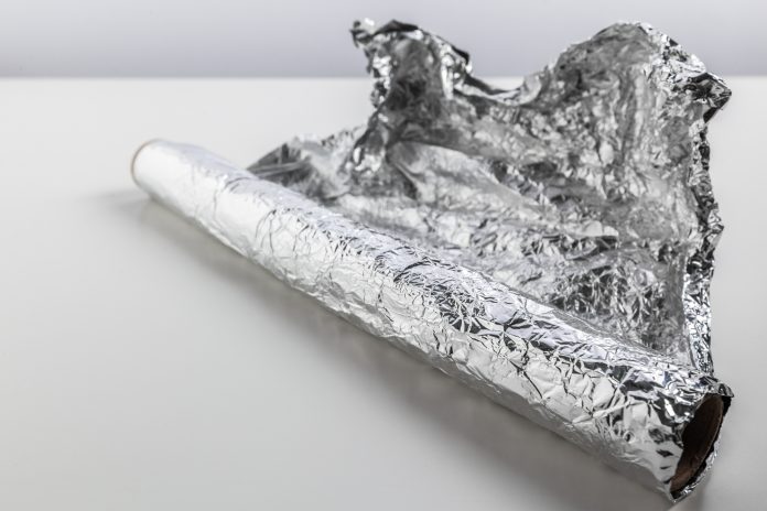 Stavite aluminijsku foliju ispod jastuka prije spavanja, šta se dešava… - featured image
