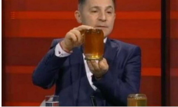 STRUČNJAK OTKRIO KADA JE NAJBOLJE DA POJEDETE MED: U ovo DOBA DANA je INFUZIJA ZA ZDRAVLJE, popravlja i JETRU - featured image STRUČNJAK OTKRIO KADA JE NAJBOLJE DA POJEDETE MED: U ovo DOBA DANA je INFUZIJA ZA ZDRAVLJE, popravlja i JETRU - featured image