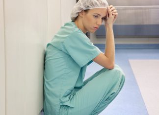JEZIVO PRIZNANJE PACIJENTA NEDELJU DANA PRE SMRTI: Njegove reči će PROGONITI skamenjenu medicinsku sestru do kraja života JEZIVO PRIZNANJE PACIJENTA NEDELJU DANA PRE SMRTI: Njegove reči će PROGONITI skamenjenu medicinsku sestru do kraja života - featured image