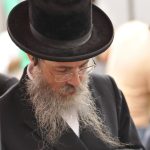 Na pitanje „Kako si?“ nikada ne odgovaraj „dobro“, već sledećom rečenicom: Jevrejska mudrost koja će vam sačuvati mir i sreću Na pitanje „Kako si?“ nikada ne odgovaraj „dobro“, već sledećom rečenicom: Jevrejska mudrost koja će vam sačuvati mir i sreću - featured image