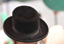 Na pitanje „Kako si?“ nikada ne odgovaraj „dobro“, već sledećom rečenicom: Jevrejska mudrost koja će vam sačuvati mir i sreću Na pitanje „Kako si?“ nikada ne odgovaraj „dobro“, već sledećom rečenicom: Jevrejska mudrost koja će vam sačuvati mir i sreću - featured image