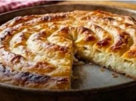 Zašto pite u pekari uvijek pršte od ukusa: Preliv od samo 2 namirnice daje im onaj poseban šmek Zašto pite u pekari uvijek pršte od ukusa: Preliv od samo 2 namirnice daje im onaj poseban šmek - featured image