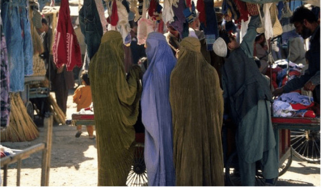 ŠTA NOSE ISLAMSKE ŽENE ISPOD TRADICIONALNE ODEĆE – BURKE: Odgovor je šokirao mnoge - featured image ŠTA NOSE ISLAMSKE ŽENE ISPOD TRADICIONALNE ODEĆE – BURKE: Odgovor je šokirao mnoge - featured image